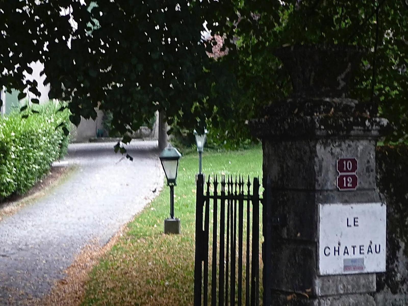 Le Chateau Lavigny Esterno foto