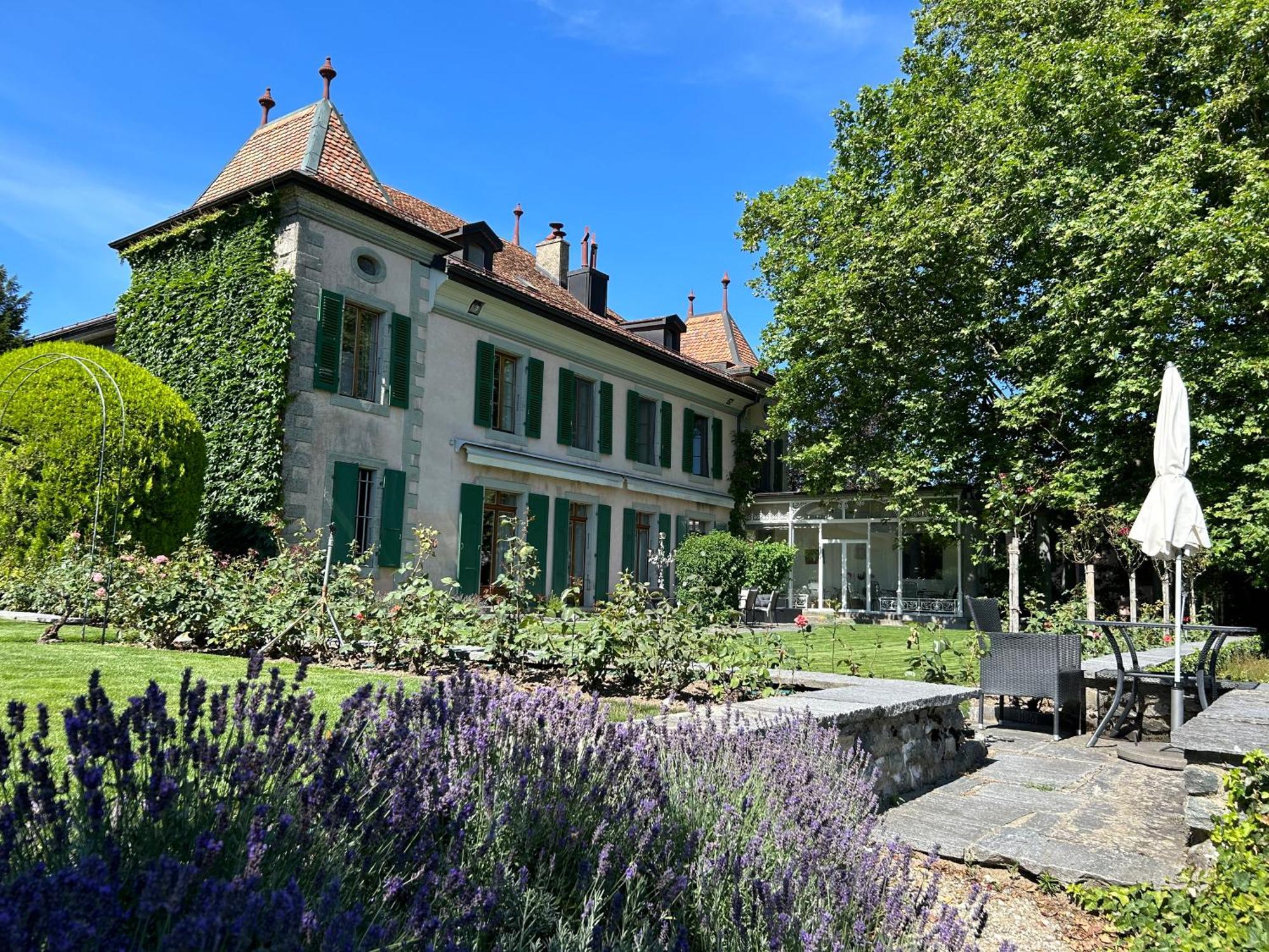 Le Chateau Lavigny Esterno foto