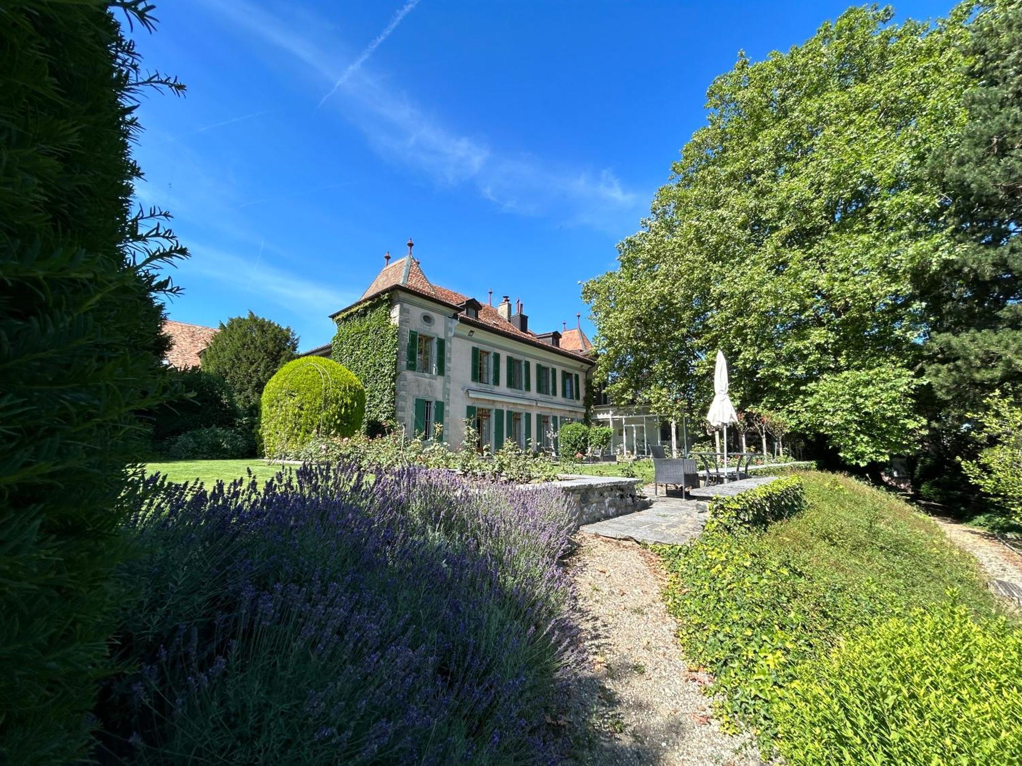 Le Chateau Lavigny Esterno foto